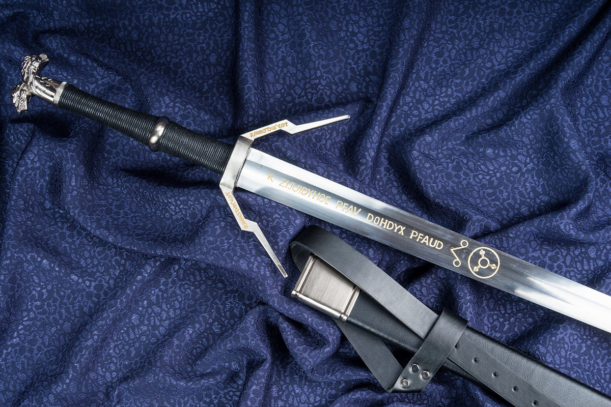 riviai-geralt-kardja-ezust-uldu-pqpr