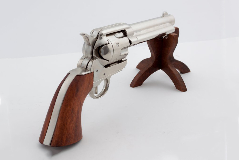nikkelezett-peacemaker-colt-cal45-2fno.jpg