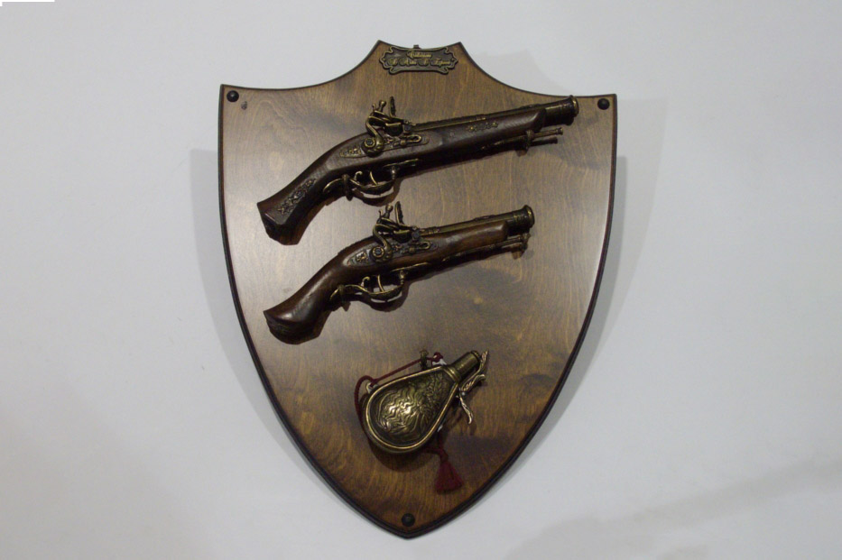 pisztolyok-tartoval-es-loportartoval-34d201-kyiJ