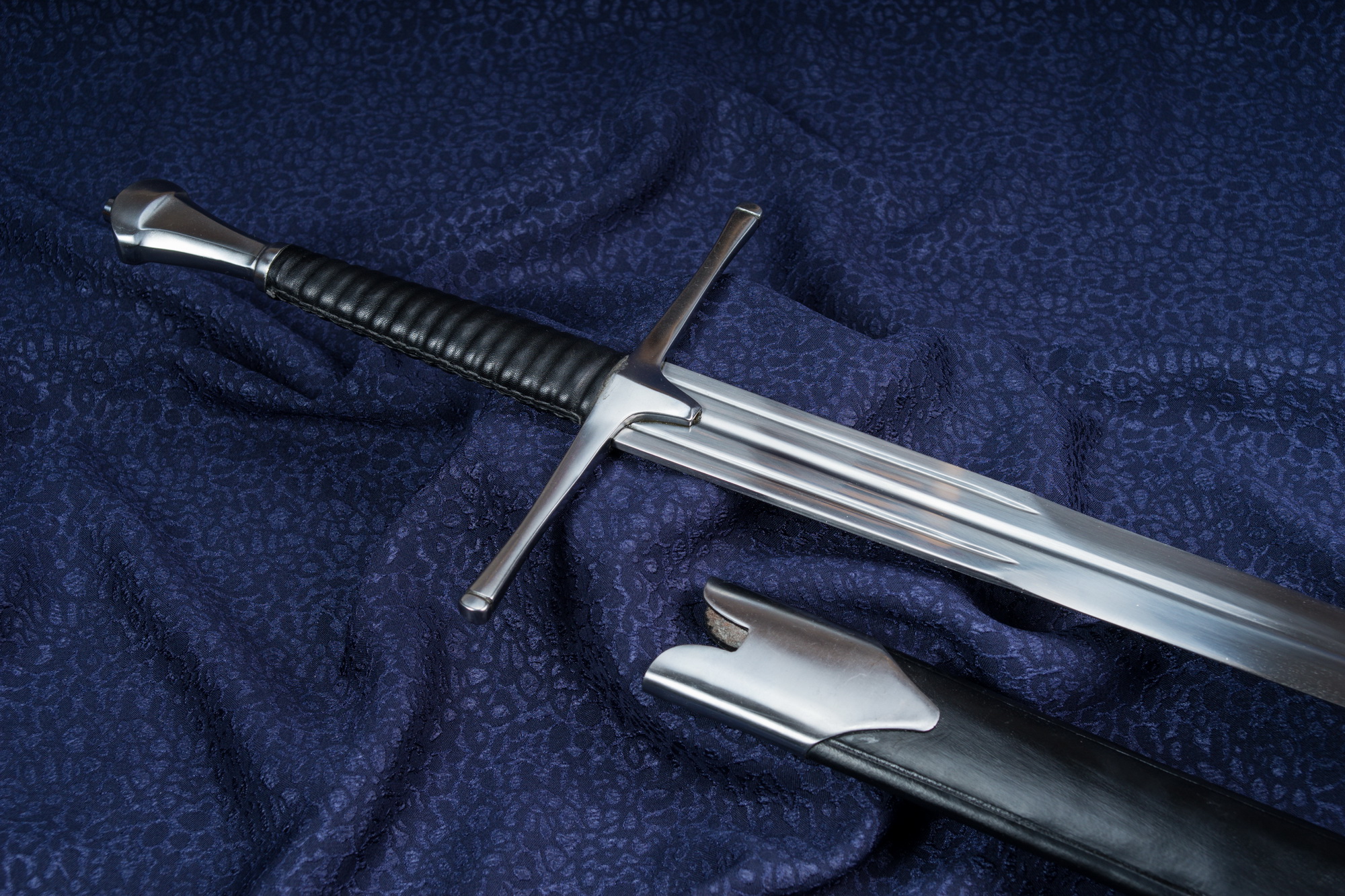 replika-fegyverek-kozepkor-roven-kard-1-kx5q