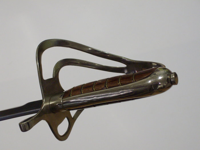 replika-fegyverek-ujkor-angol-konnyulovassagi-szablya-19-szazad-light-brigade-4-UpEC