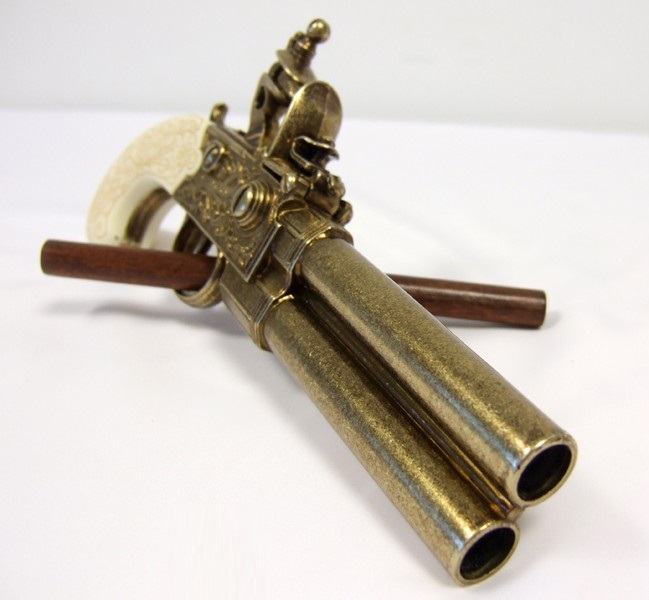 replika-korabeli-tuzfegyverek-pisztolyok-angol-duplacsovu-kovaspisztoly-18-szazad-11-P1Bw