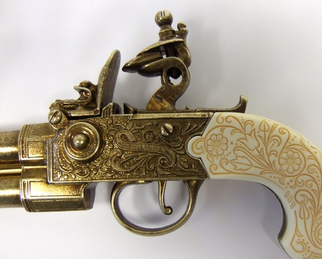 replika-korabeli-tuzfegyverek-pisztolyok-angol-duplacsovu-kovaspisztoly-18-szazad-13-H59g