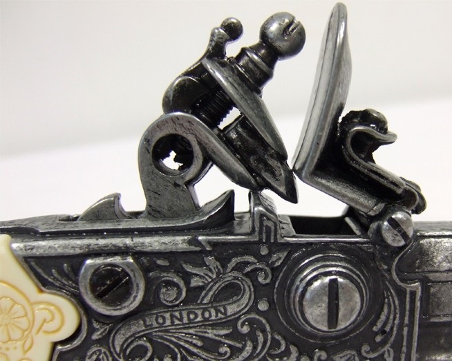 replika-korabeli-tuzfegyverek-pisztolyok-angol-duplacsovu-kovaspisztoly-18-szazad-3-PpiB