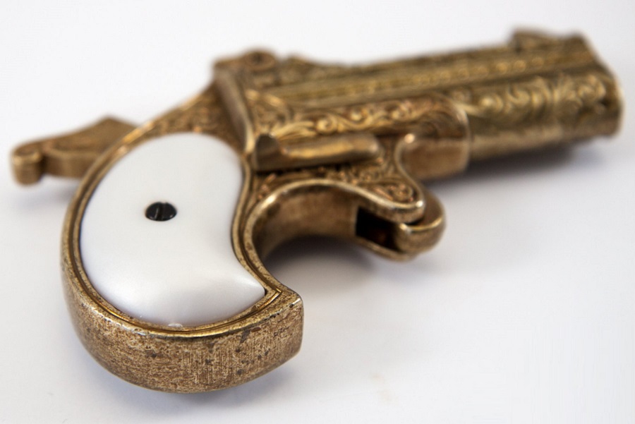 replika-korabeli-tuzfegyverek-pisztolyok-derringer-gyongyhazmarkolattal-1866-2-CS3w