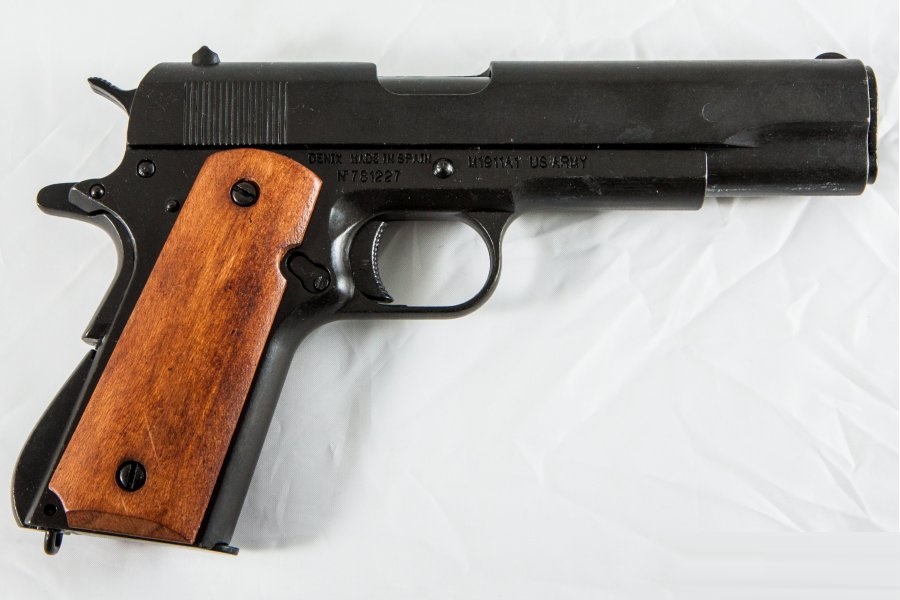 replika-modern-fegyverek-1-vilaghaboru-m1911-automata-pisztoly-45-1-f8MB