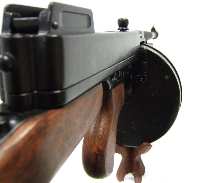 replika-modern-fegyverek-2-vilaghaboru-thompson-geppisztoly-model-1921-4-KIG8