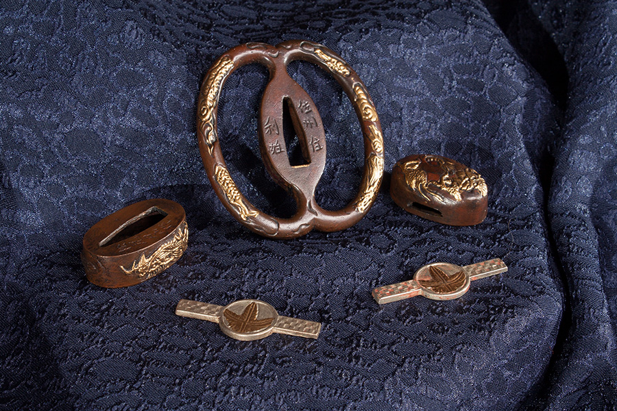 replikashop-musashi-tsuba-menuki-szett-01-M1mS